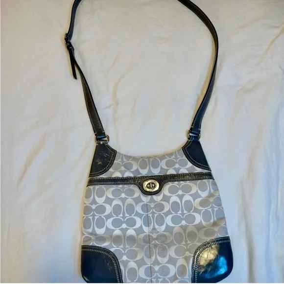 Coach Vintage Gray Hampton Hobo Grey Signature Crossbody HandBag - Picture 2 of 10